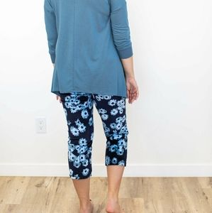 EUC Lularoe Crystal Kick Flare Crop Pant
